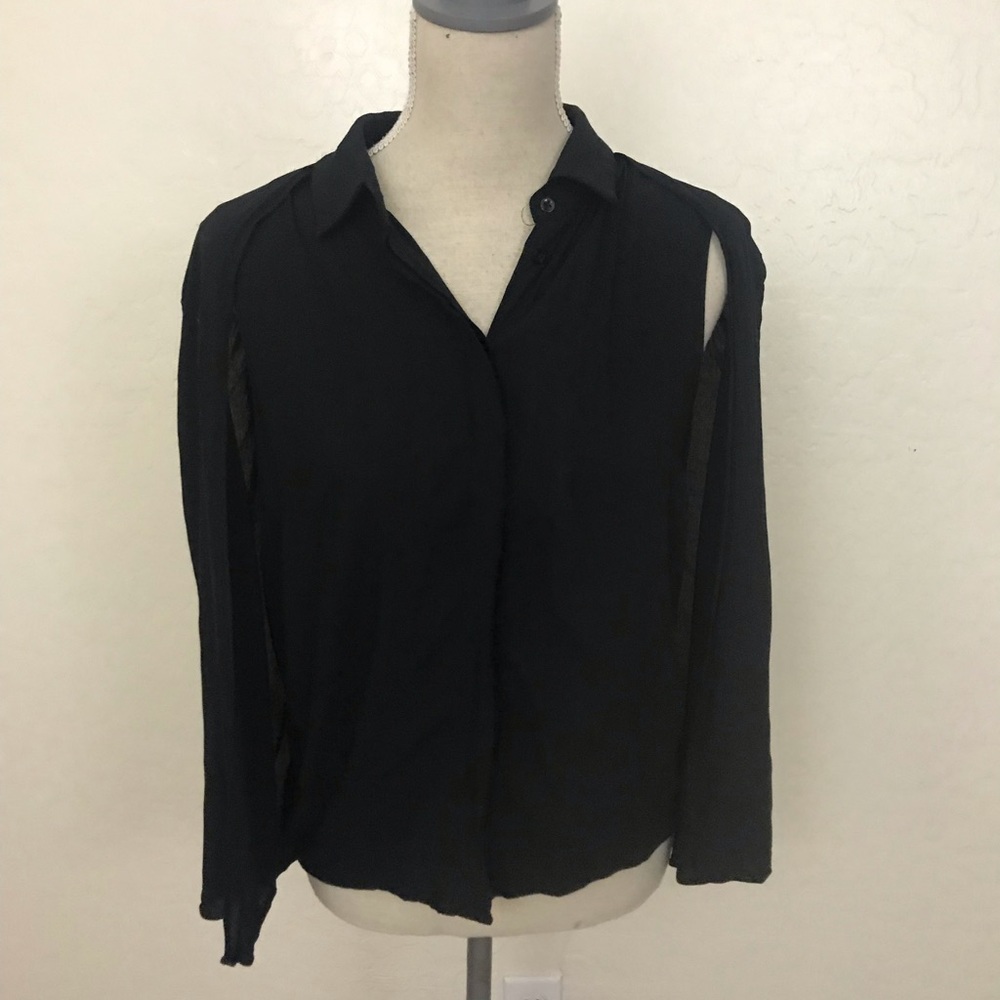 Reese + Riley Black Sleevless Blouse With Cape